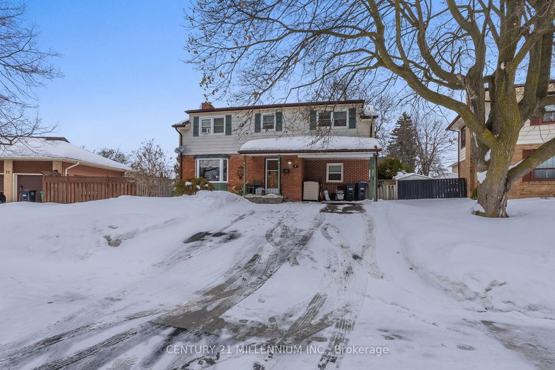 9 Crestview Ave, Brampton, L6W 2R7 | Image 2