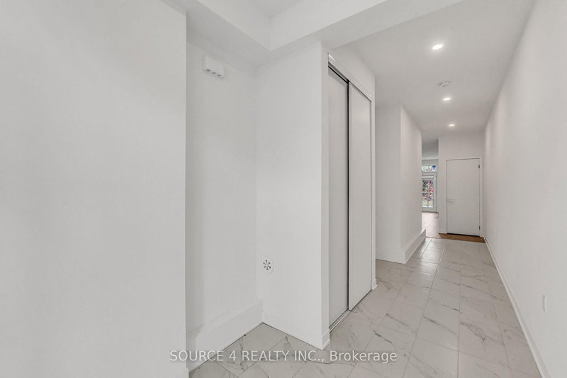 3049 Trailside Dr, Oakville, L6M 5R5 | Image 3