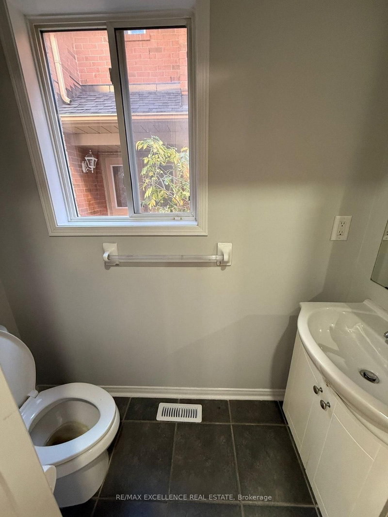 6 Corvette Crt, Brampton, L7A 2H7 | Image 3