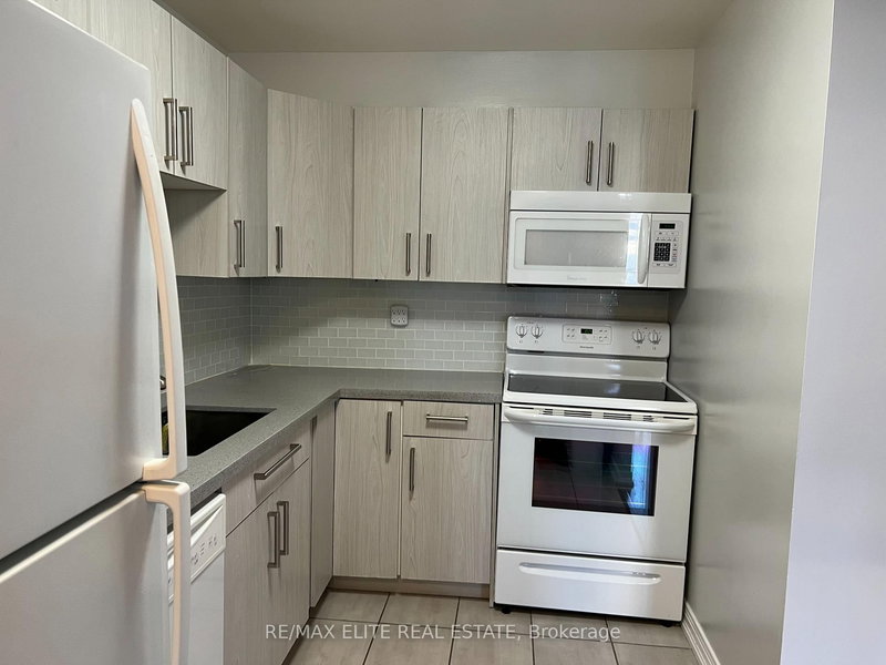 1803 - 4205 Shipp Dr, Mississauga, L4Z 2Y9 | Image 3