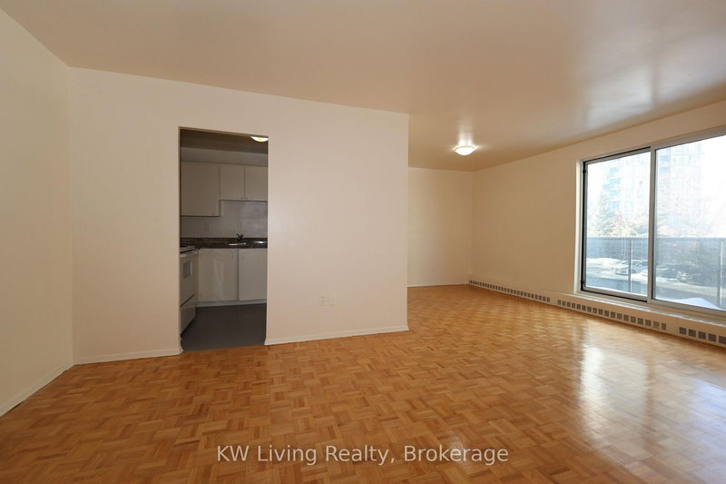 203 - 33 Central Pkwy W, Mississauga, L5B 1L4 | Image 2