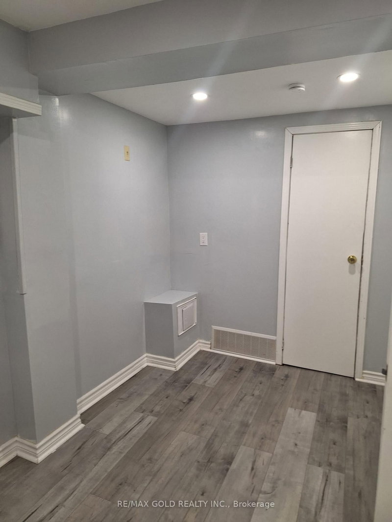 6387 Chaumont Cres, Mississauga, L5N 2M7 | Image 3