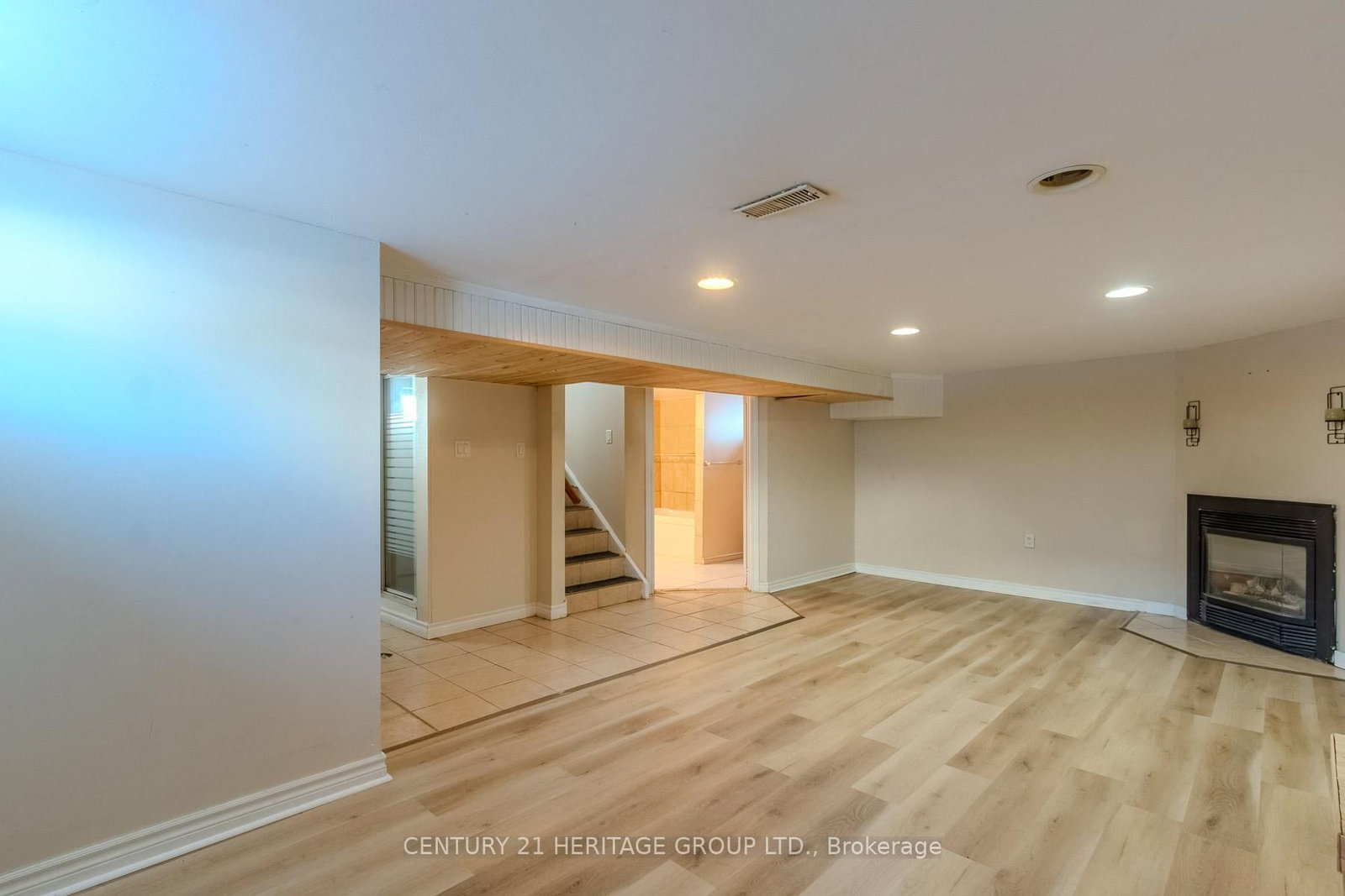 2232 Queensway Drive • Burlington, ON photo 13