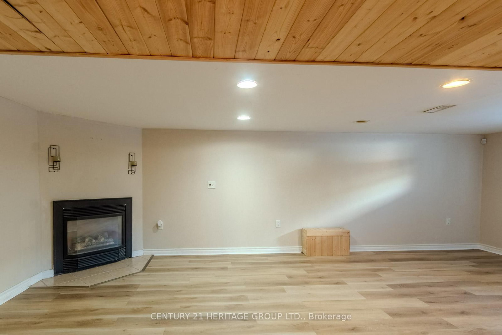 2232 Queensway Drive • Burlington, ON photo 14