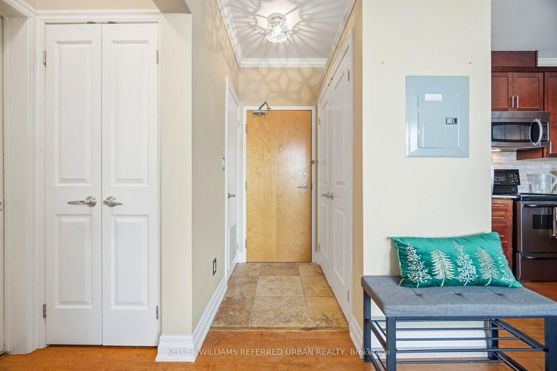 305 - 459 Kerr St, Oakville, L6K 3C2 | Image 3