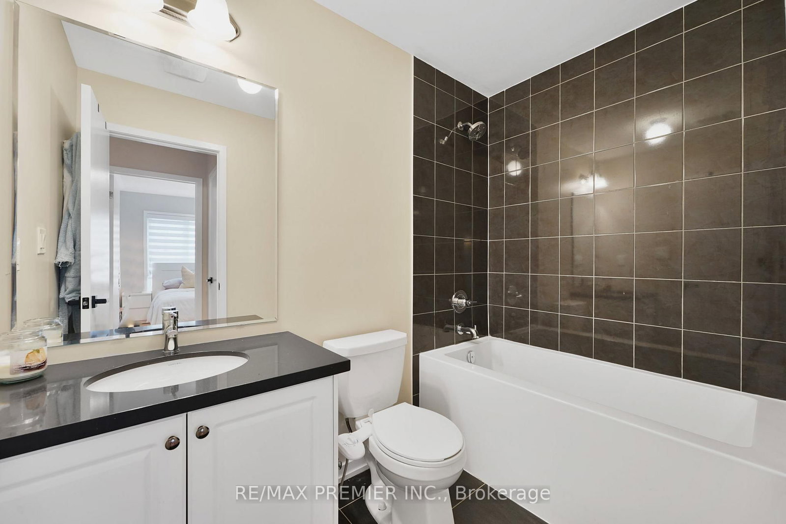 Townhouse for sale at 12 Heathrow Lane, Caledon, Ontario, L7E 4M4 - Bolton East - MLS: W12786764