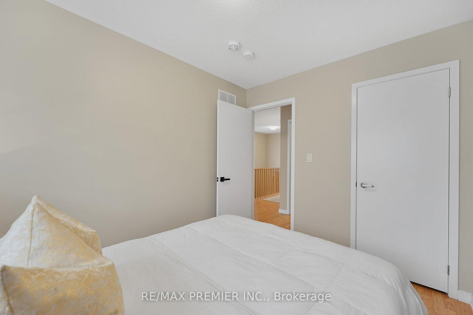 Townhouse for sale at 12 Heathrow Lane, Caledon, Ontario, L7E 4M4 - Bolton East - MLS: W12786764