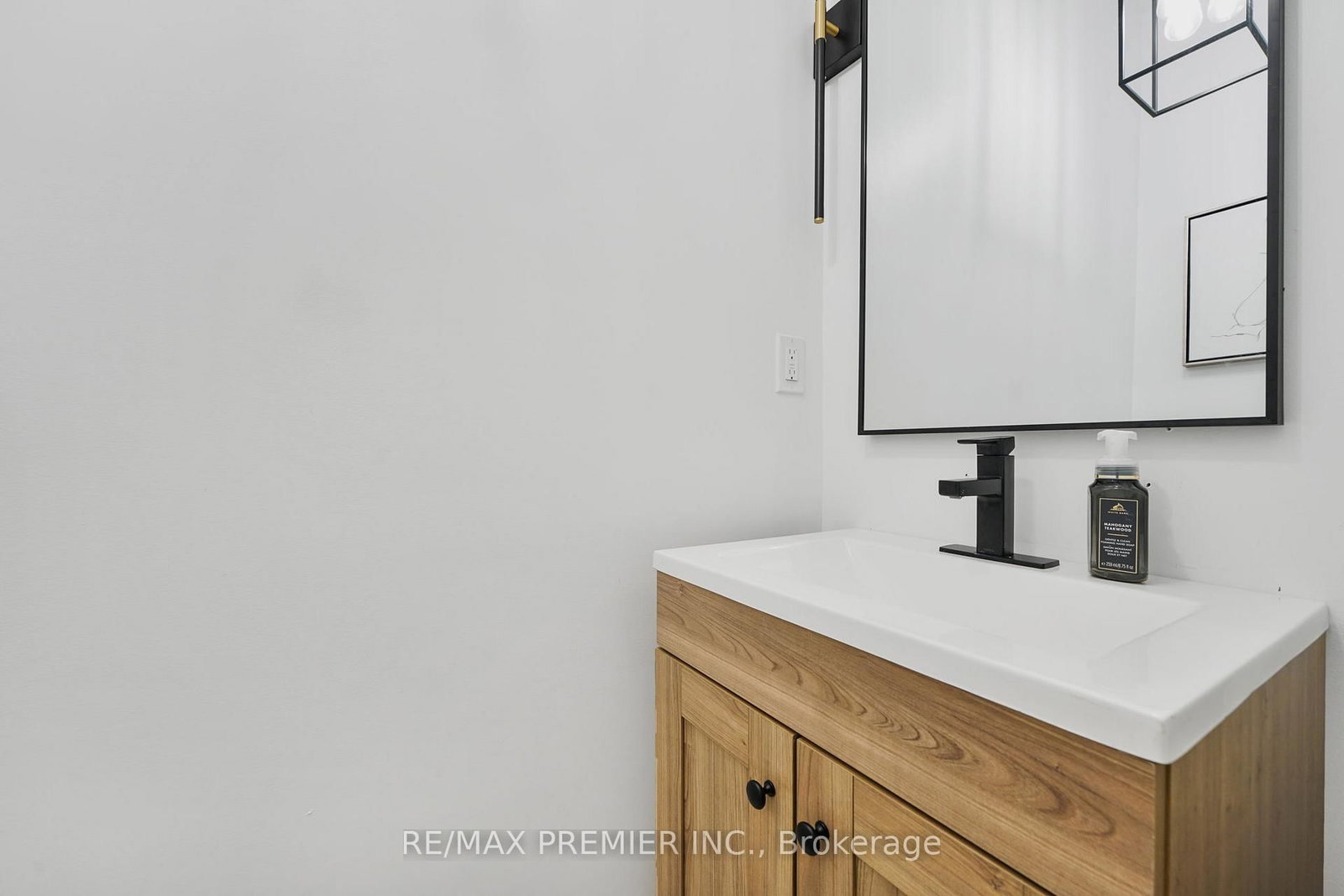 Townhouse for sale at 12 Heathrow Lane, Caledon, Ontario, L7E 4M4 - Bolton East - MLS: W12786764