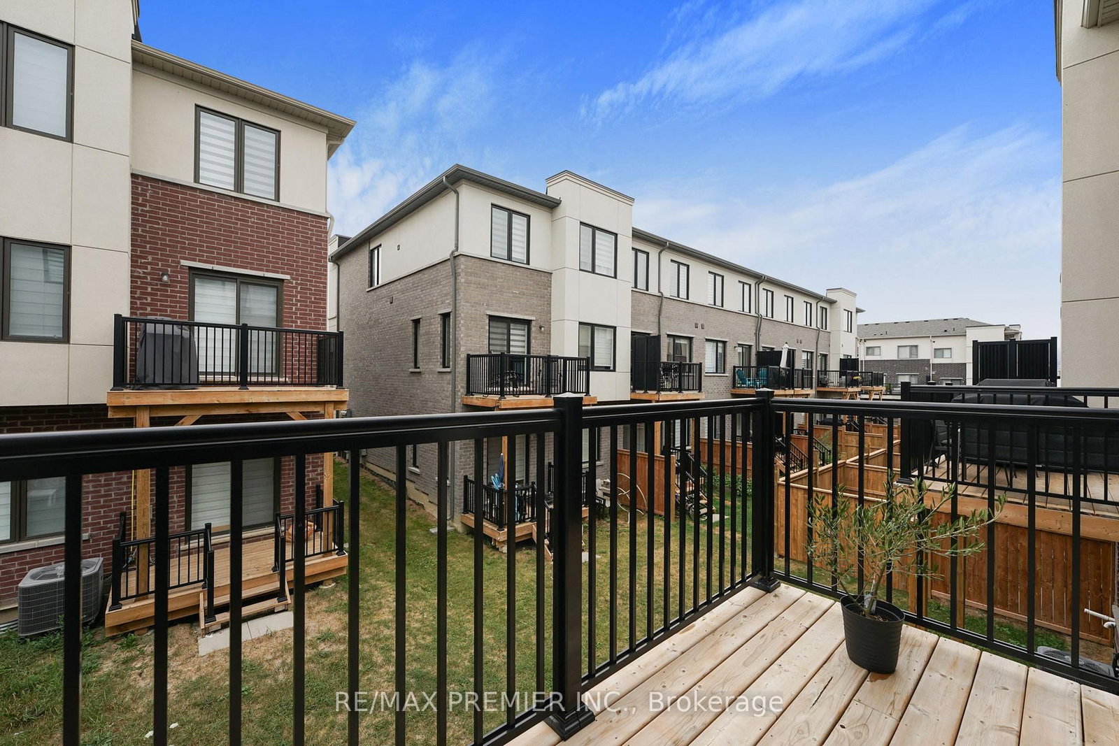 Townhouse for sale at 12 Heathrow Lane, Caledon, Ontario, L7E 4M4 - Bolton East - MLS: W12786764