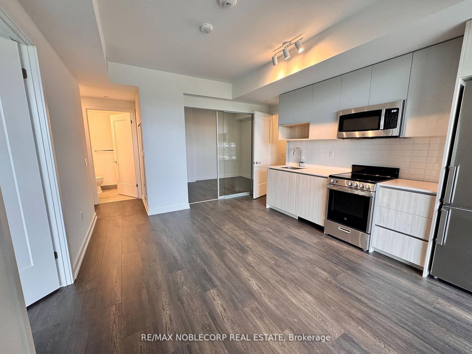 Condo for lease at 701-801 The Queensway, Toronto, Ontario, M8Z 1N4 - Stonegate-Queensway - MLS: W12786938