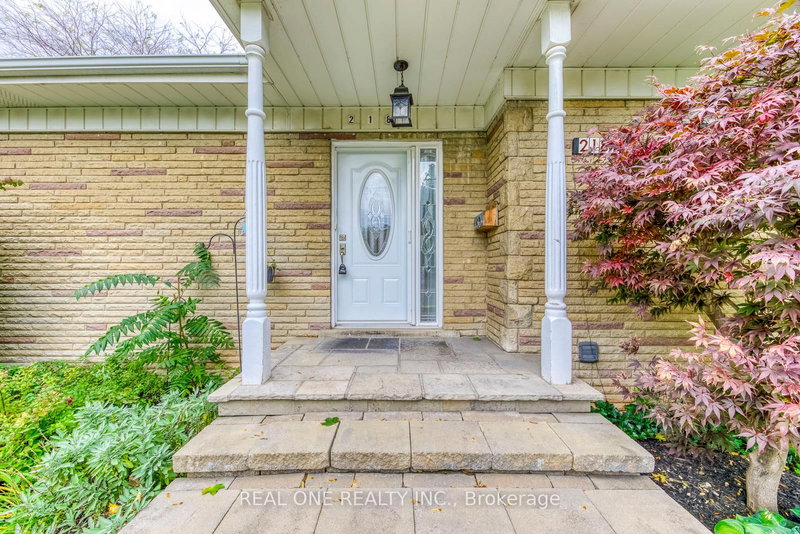 2181 Courtland Dr, Burlington, L7R 1S2 | Image 2