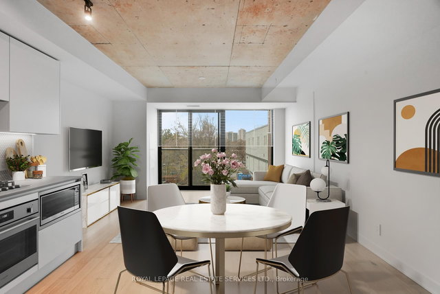 302 - 2720 Dundas Street W