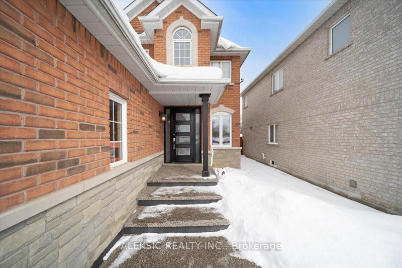 33 Hillpath Cres, Brampton, L6Z 4T7 | Image 3