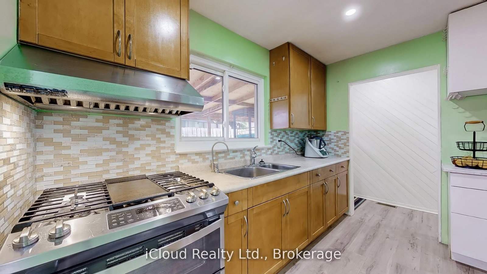 Semi-Detached House for sale at 19 Flamingo Crescent, Brampton, Ontario, L6T 2G4 - Southgate - MLS: W12787646