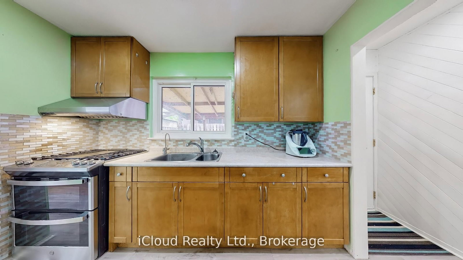 Semi-Detached House for sale at 19 Flamingo Crescent, Brampton, Ontario, L6T 2G4 - Southgate - MLS: W12787646