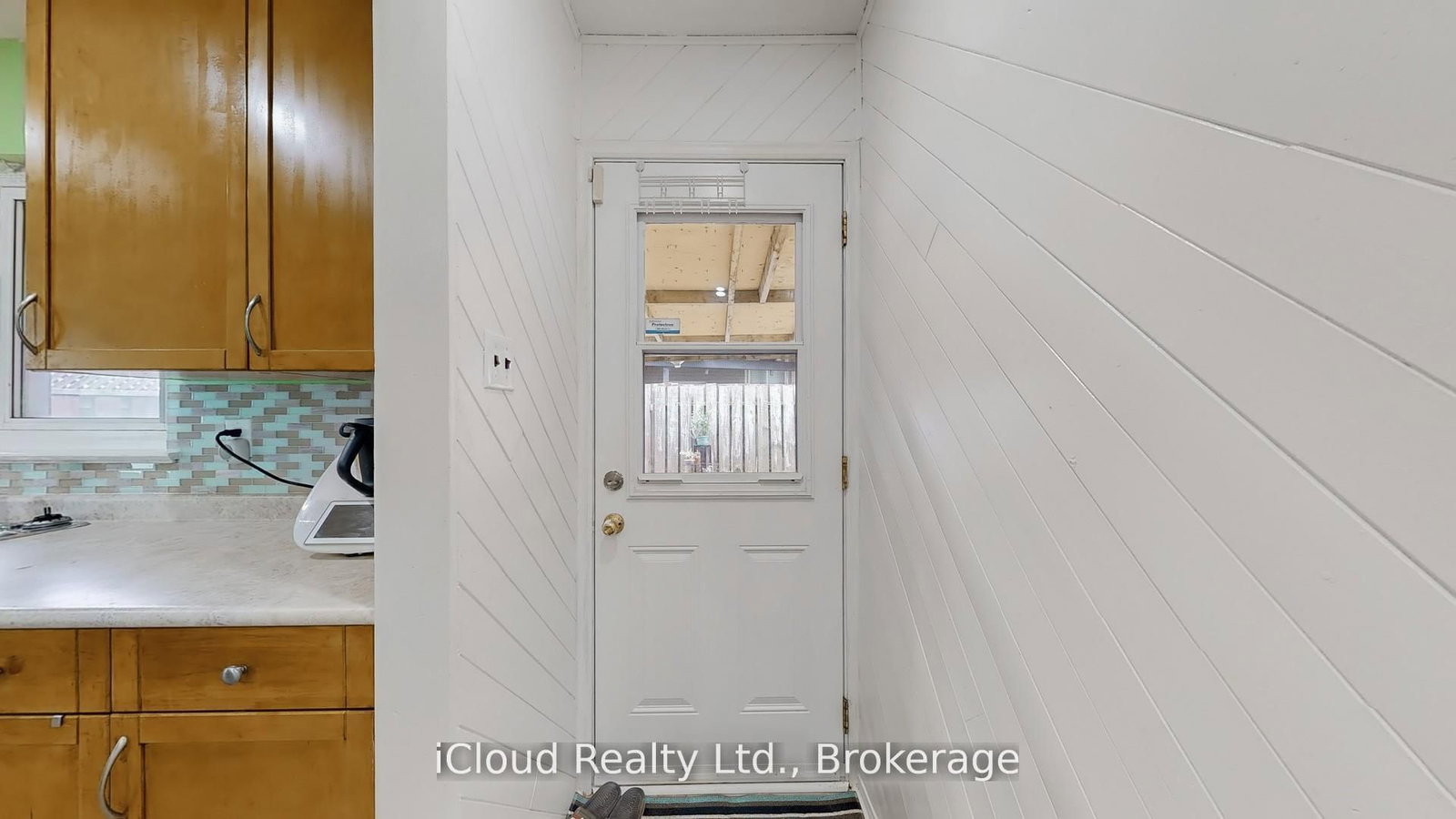 Semi-Detached House for sale at 19 Flamingo Crescent, Brampton, Ontario, L6T 2G4 - Southgate - MLS: W12787646