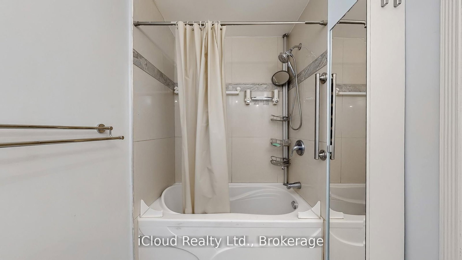 Semi-Detached House for sale at 19 Flamingo Crescent, Brampton, Ontario, L6T 2G4 - Southgate - MLS: W12787646