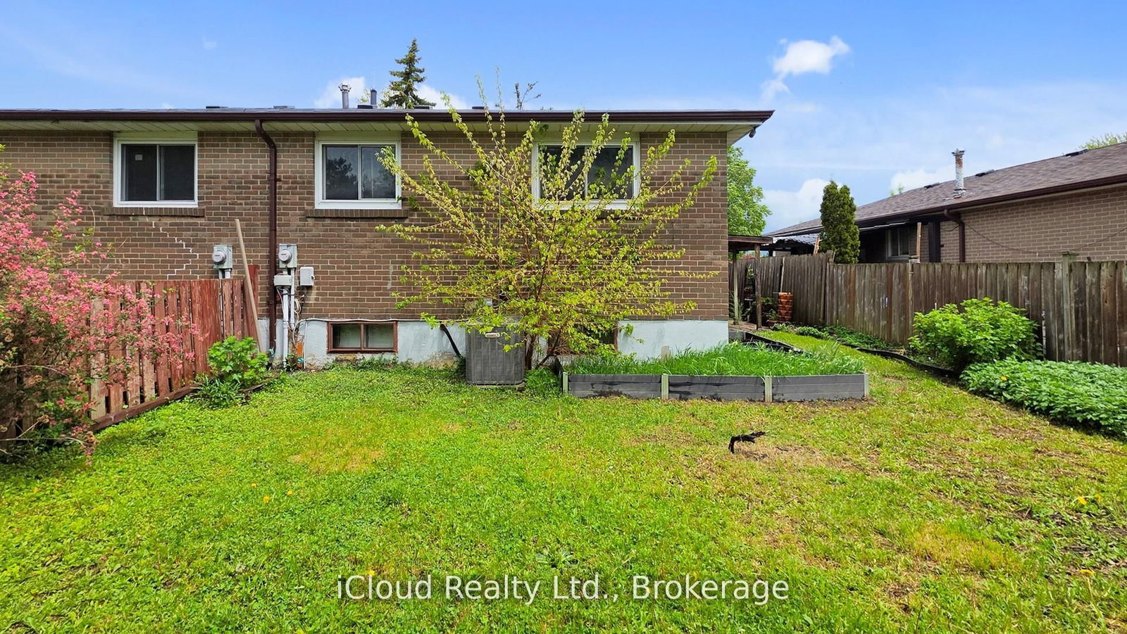 Semi-Detached House for sale at 19 Flamingo Crescent, Brampton, Ontario, L6T 2G4 - Southgate - MLS: W12787646