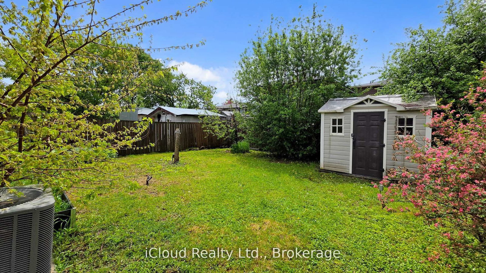 Semi-Detached House for sale at 19 Flamingo Crescent, Brampton, Ontario, L6T 2G4 - Southgate - MLS: W12787646