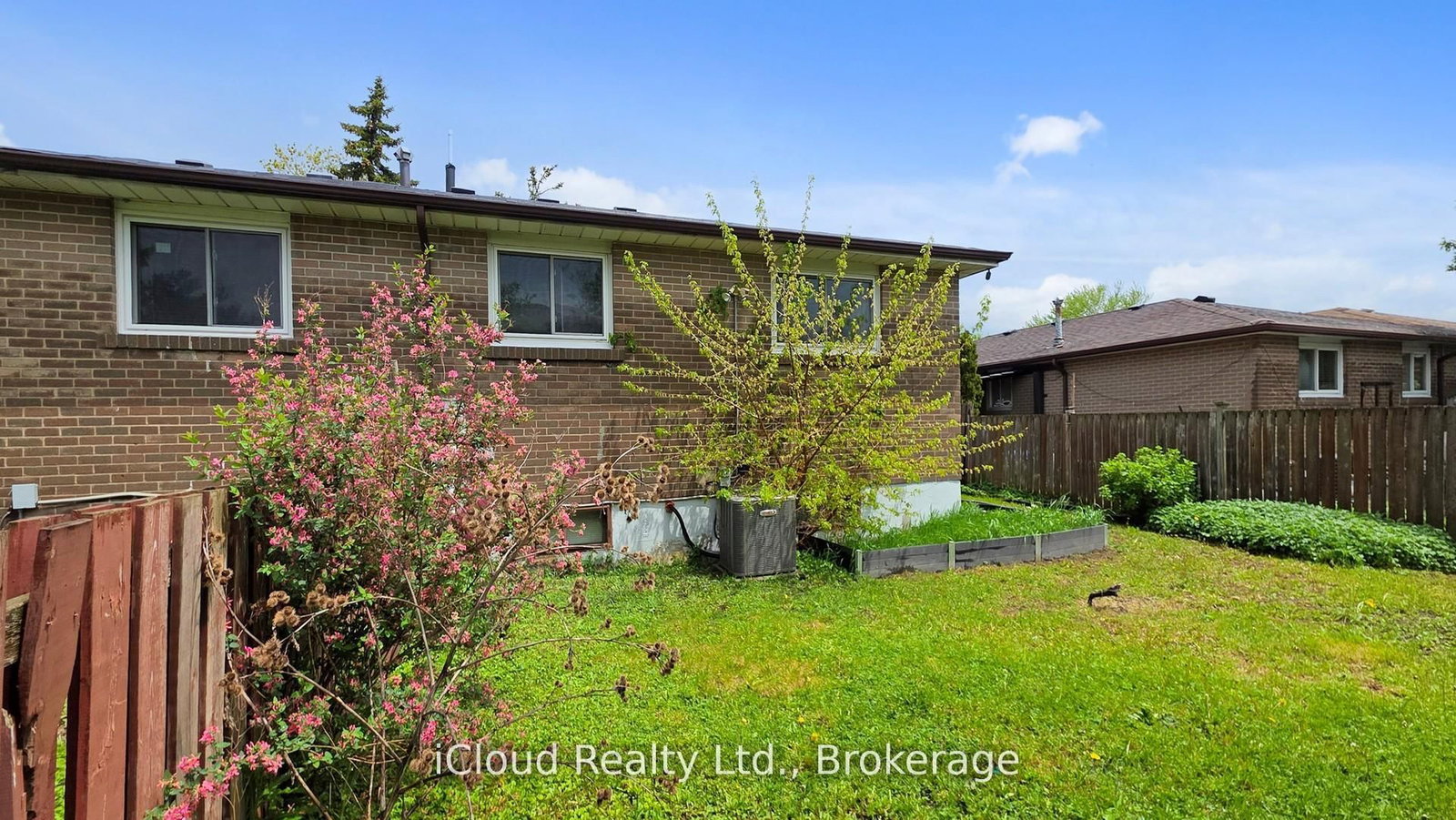 Semi-Detached House for sale at 19 Flamingo Crescent, Brampton, Ontario, L6T 2G4 - Southgate - MLS: W12787646