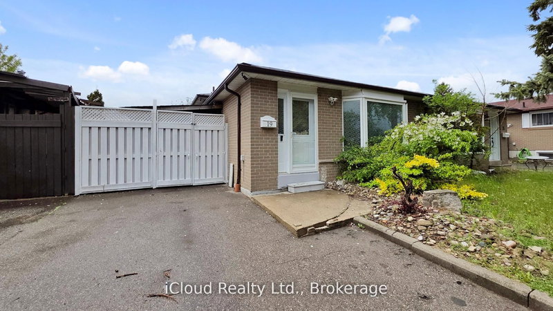 19 Flamingo Cres, Brampton, L6T 2G4 | Image 3