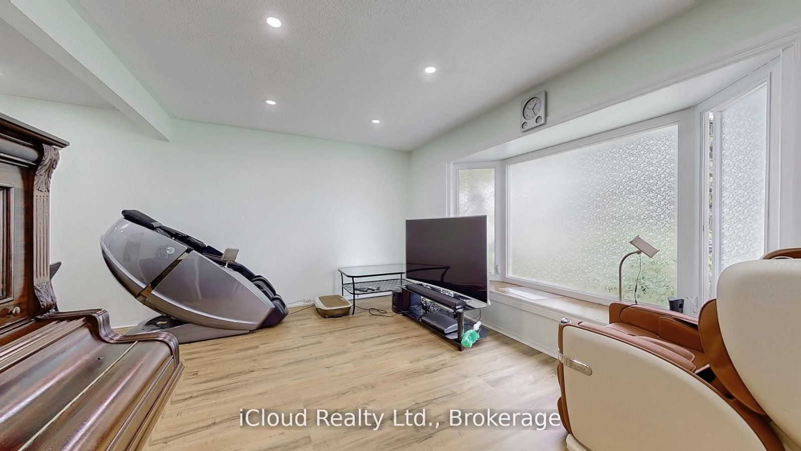 Semi-Detached House for sale at 19 Flamingo Crescent, Brampton, Ontario, L6T 2G4 - Southgate - MLS: W12787646