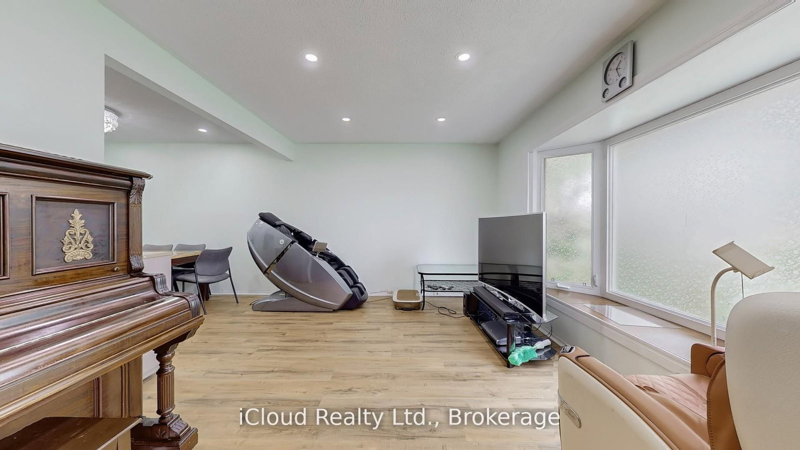 Semi-Detached House for sale at 19 Flamingo Crescent, Brampton, Ontario, L6T 2G4 - Southgate - MLS: W12787646