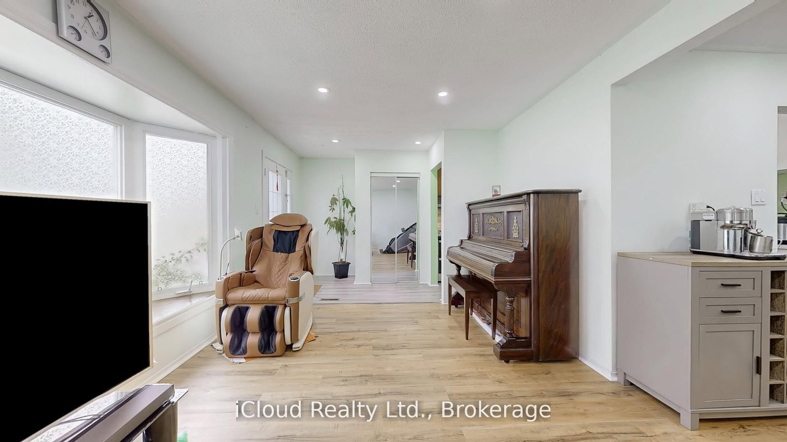 Semi-Detached House for sale at 19 Flamingo Crescent, Brampton, Ontario, L6T 2G4 - Southgate - MLS: W12787646