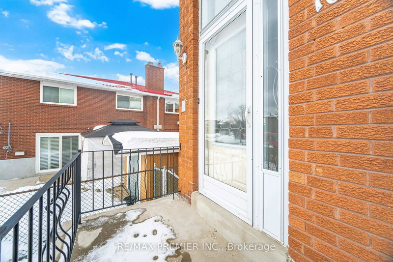 10 Sharpecroft Blvd, Toronto, M3J 3G1 | Image 3