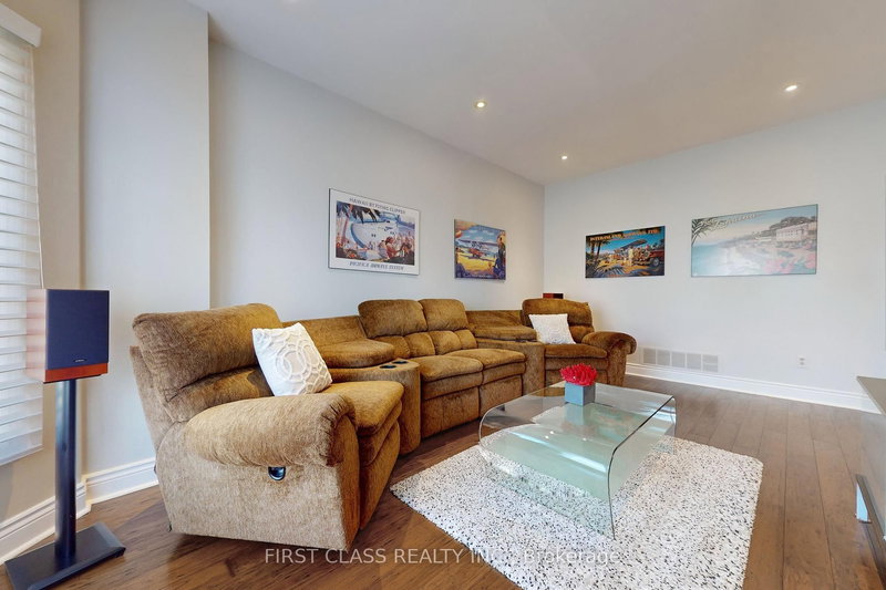 7 Kenpark Ave, Brampton, L6Z 3P4 | Image 3