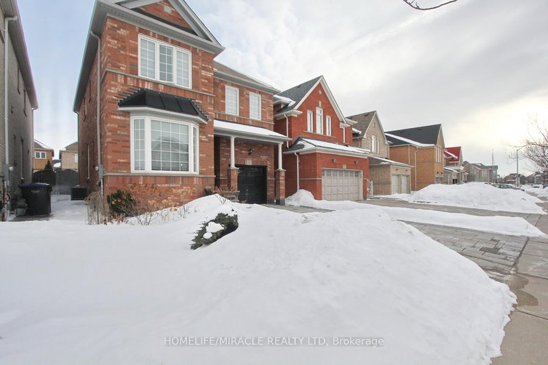 11 Bluffmeadow St, Brampton, L6P 3K3 | Image 2