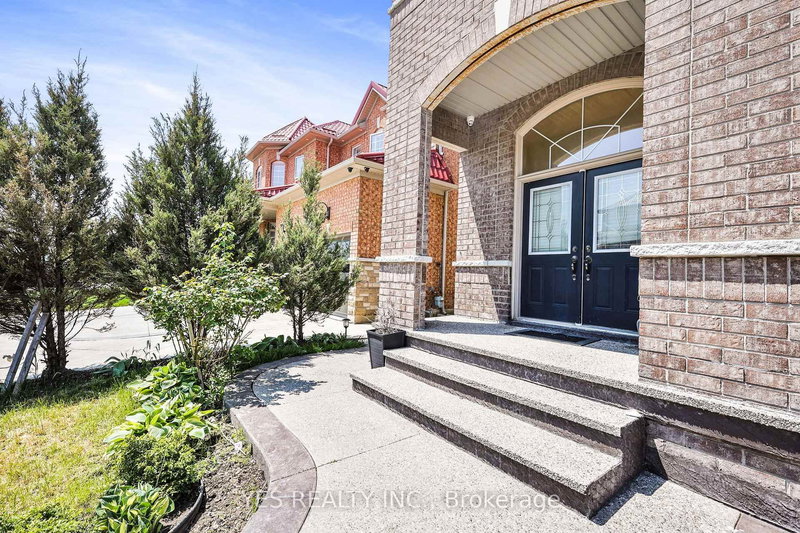 49 Sleightholme Cres, Brampton, L6P 3E8 | Image 3