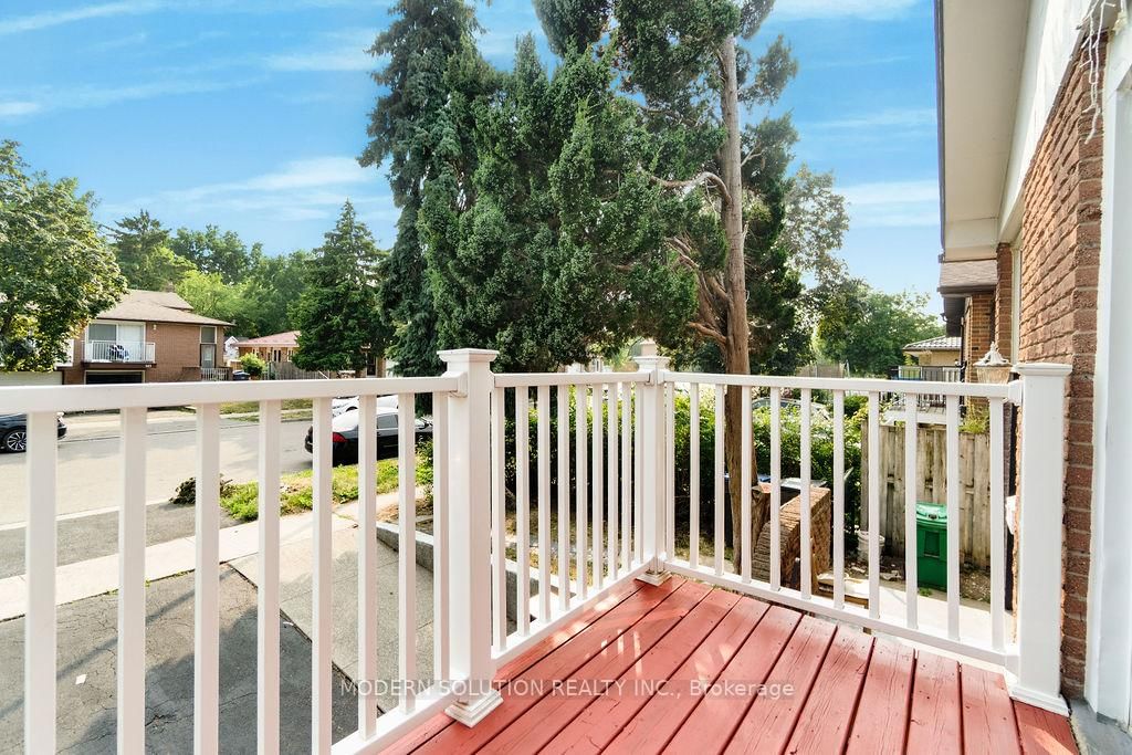 Semi-Detached House for sale at 142 Mill Street, Brampton, Ontario, L6X 2P2 - Downtown Brampton - MLS: W12790286