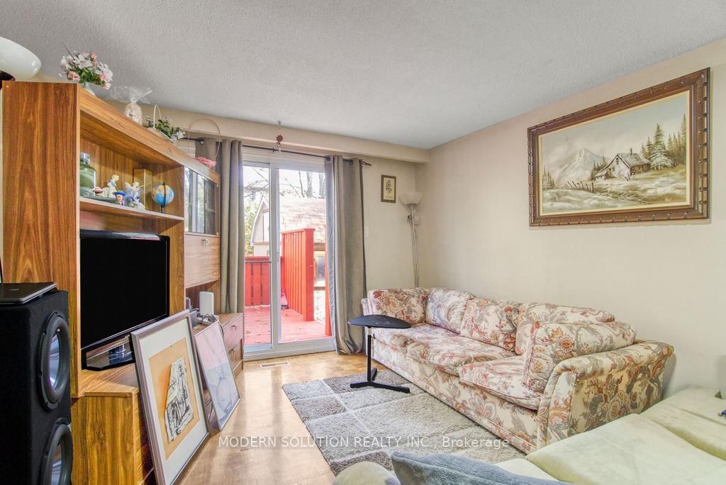 Semi-Detached House for sale at 142 Mill Street, Brampton, Ontario, L6X 2P2 - Downtown Brampton - MLS: W12790286
