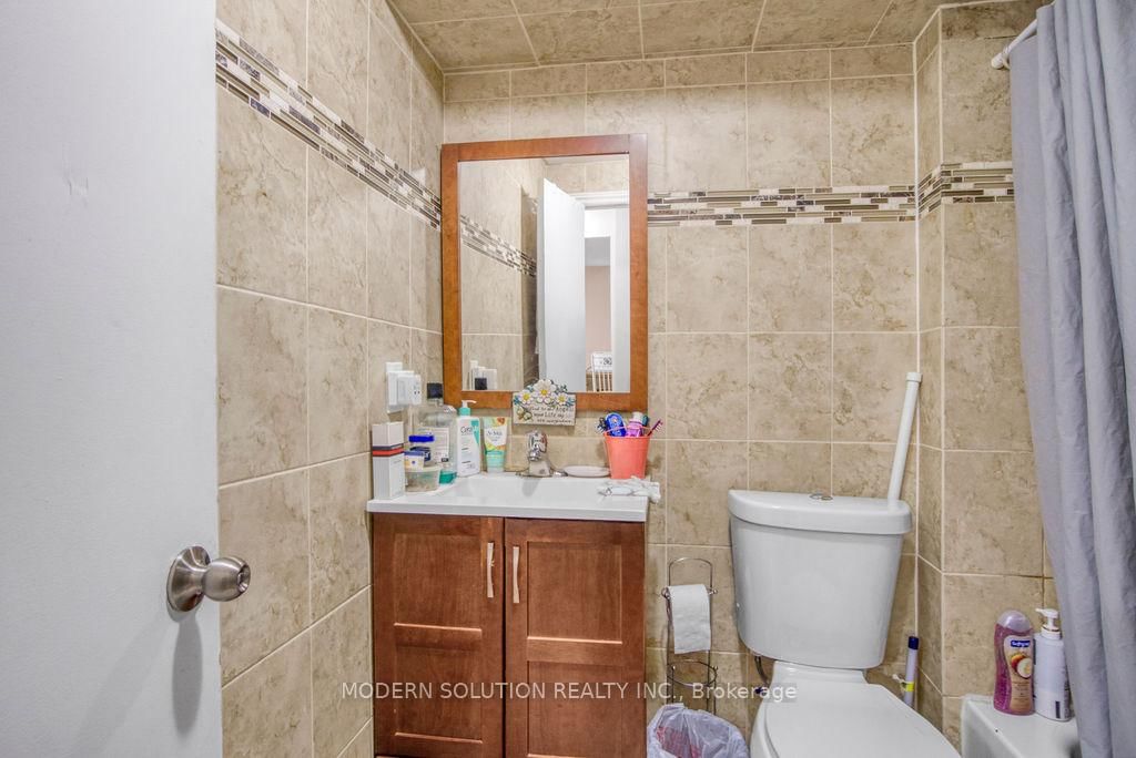 Semi-Detached House for sale at 142 Mill Street, Brampton, Ontario, L6X 2P2 - Downtown Brampton - MLS: W12790286