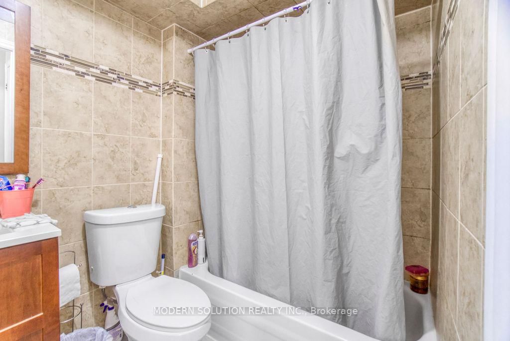 Semi-Detached House for sale at 142 Mill Street, Brampton, Ontario, L6X 2P2 - Downtown Brampton - MLS: W12790286