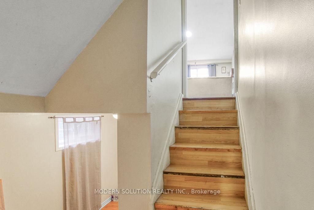 Semi-Detached House for sale at 142 Mill Street, Brampton, Ontario, L6X 2P2 - Downtown Brampton - MLS: W12790286