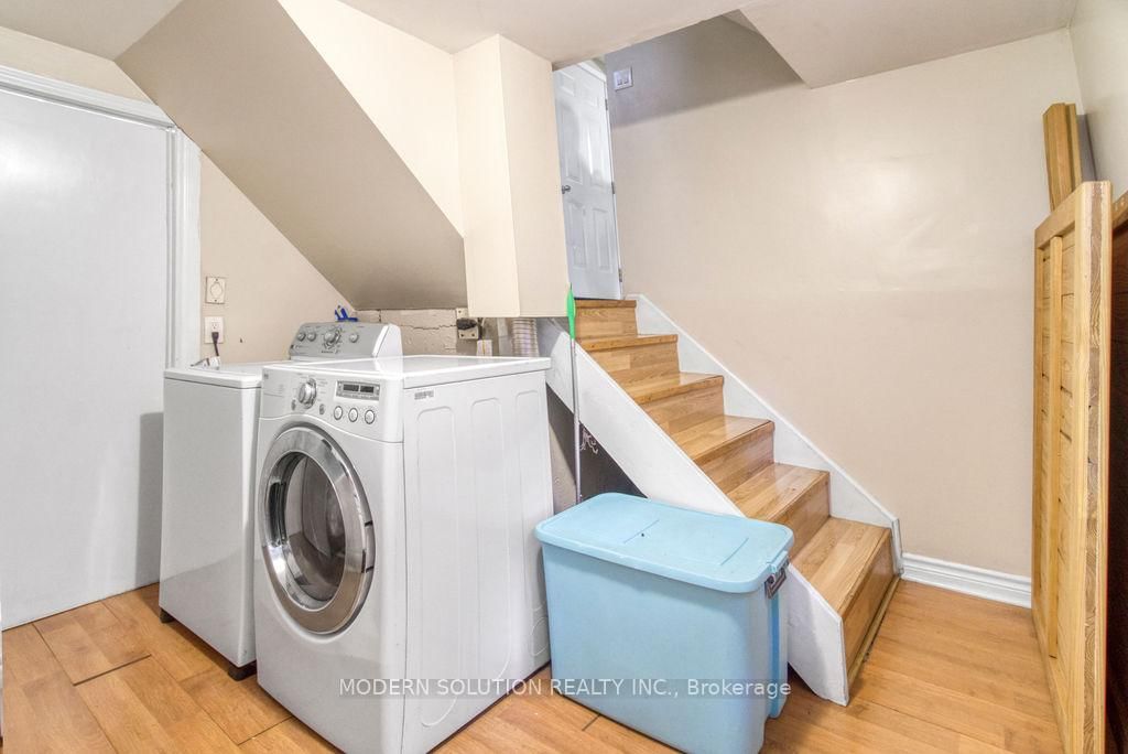 Semi-Detached House for sale at 142 Mill Street, Brampton, Ontario, L6X 2P2 - Downtown Brampton - MLS: W12790286