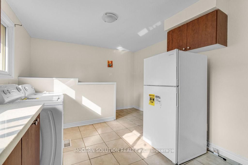 Semi-Detached House for sale at 142 Mill Street, Brampton, Ontario, L6X 2P2 - Downtown Brampton - MLS: W12790286