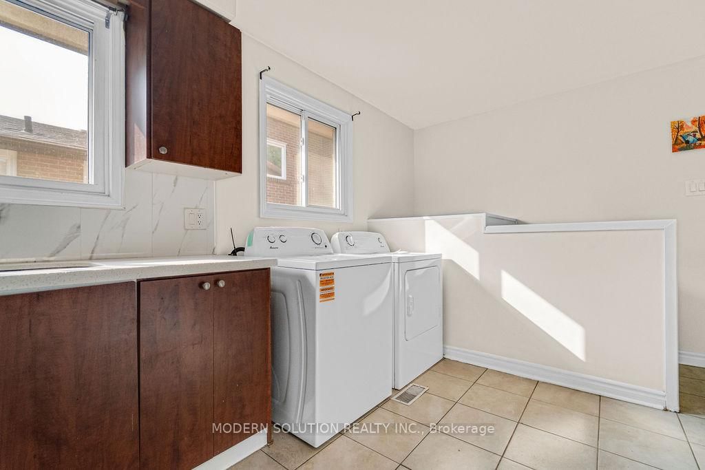 Semi-Detached House for sale at 142 Mill Street, Brampton, Ontario, L6X 2P2 - Downtown Brampton - MLS: W12790286