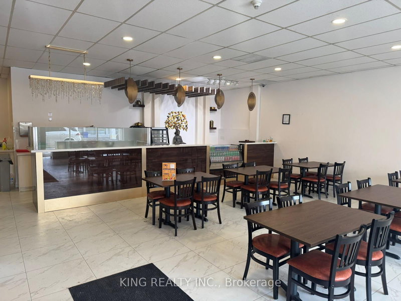 36 Avondale Blvd, Brampton, L6T 1H3 | Image 3