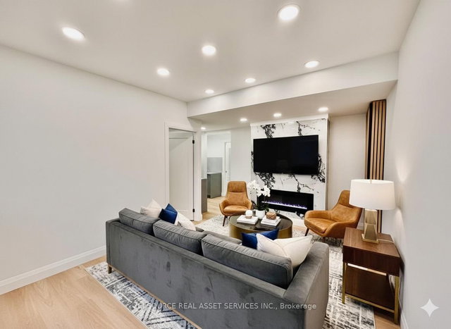 1 - 3186 Hines Drive