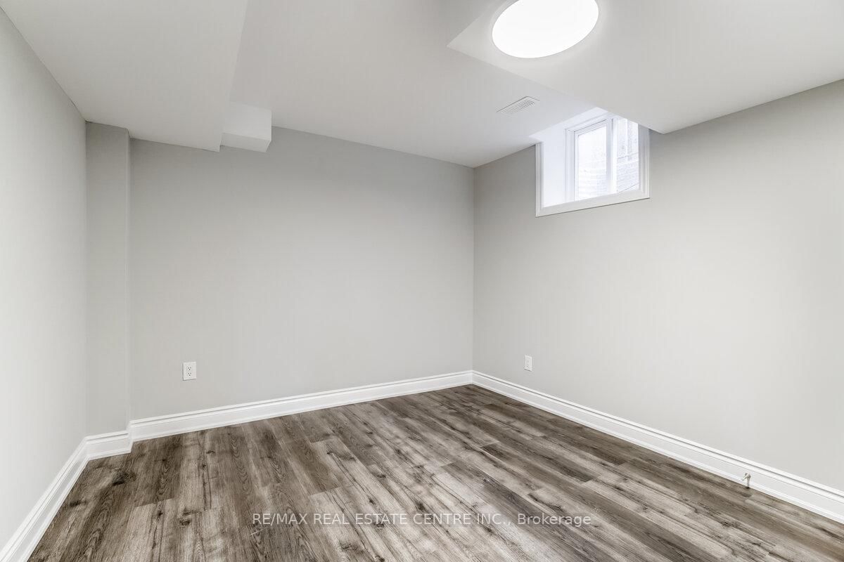 Detached House for lease at Basemen-180 Giddings Crescent, Milton, Ontario, L9T 7A8 - Scott - MLS: W12790912