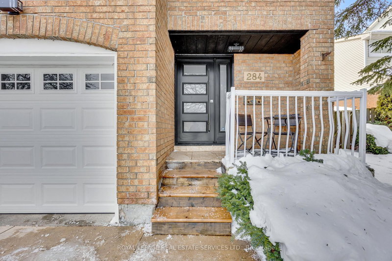 284 Rimmington Dr, Oakville, L6H 3N5 | Image 2