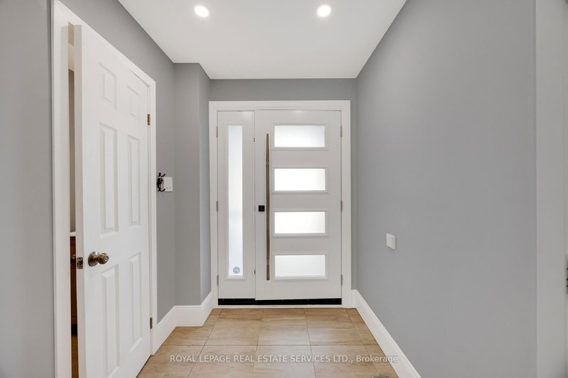 284 Rimmington Dr, Oakville, L6H 3N5 | Image 3