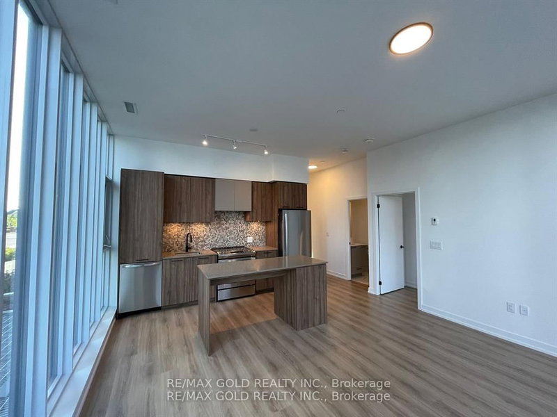 104 - 10 Lagerfeld Drive