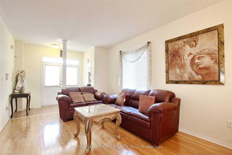 45 Iceberg Tr, Brampton, L6R 0J7 | Image 2