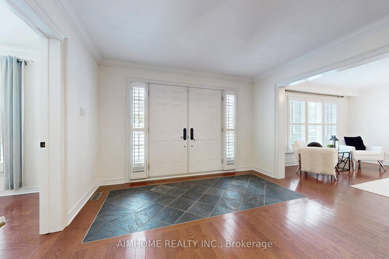 131 Castle Cres, Oakville, L6J 5H4 | Image 3