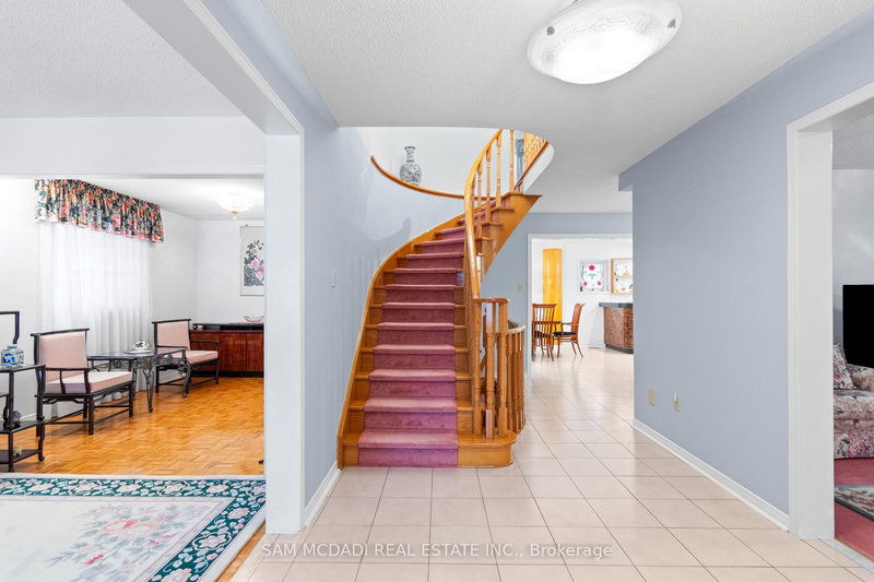 4461 Gladebrook Cres, Mississauga, L5V 1E4 | Image 2
