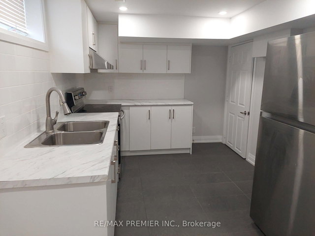 Bsmt Apt B - 31 Compton Crescent